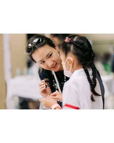 https://media-onesight.essilorluxottica.com/cms/caas/v1/media/245488/data/c9d51a448214200aef3b0a38bfc6a43f/RA375X520/375/image3.jpg