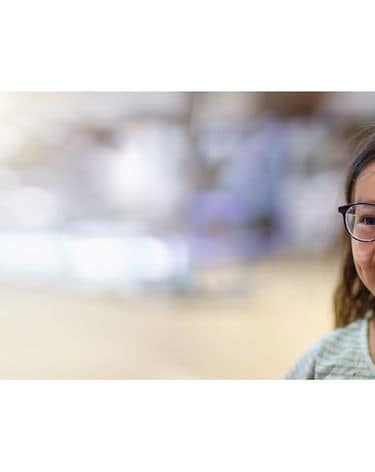 https://media-onesight.essilorluxottica.com/cms/caas/v1/media/250438/data/1bef237a56b111d576f768e9e94b95ac/RA375X520/375/herobannerimage-new.jpg
