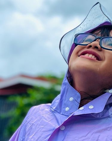 https://media-onesight.essilorluxottica.com/cms/caas/v1/media/257206/data/7879572c3cfce058a6529a6b9e89ecfa/RA375X520/375/rightimage2025.jpg