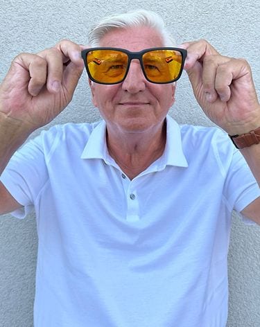 https://media-onesight.essilorluxottica.com/cmsuat/caas/v1/media/176884/data/500f8e1dc0c2e11c573e6df0ca6af645/RA375X520/375/l2-1.jpg