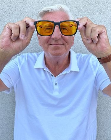https://media-onesight.essilorluxottica.com/cmsuat/caas/v1/media/177226/data/88ef0c2e3ba22422f6587250fca54ba7/RA375X520/375/l2-1.jpg